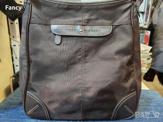 Оригинална дамска чанта Tommy Hilfiger , снимка 4 - Чанти - 49262020