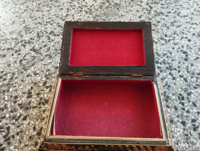 дървена кутия с декорации, снимка 3 - Други ценни предмети - 41815229
