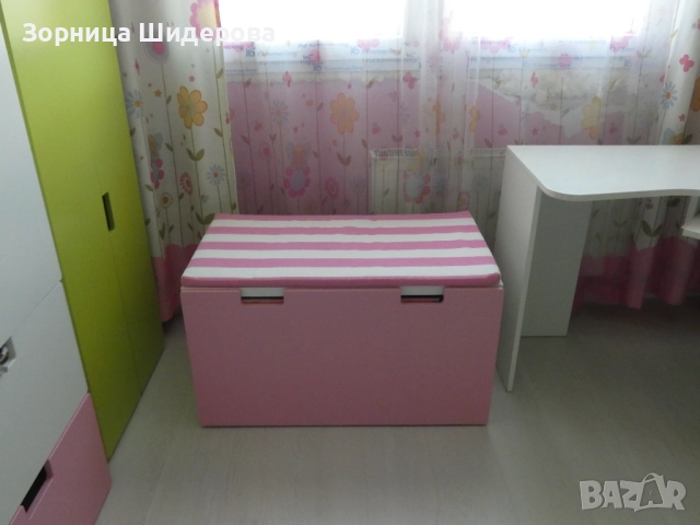 Пейка с ракла и възглавница Икеа Stuva, снимка 2 - Мебели за детската стая - 51553313
