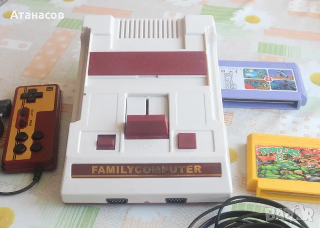 Family Computer + две касети, снимка 10 - Други игри и конзоли - 56125408
