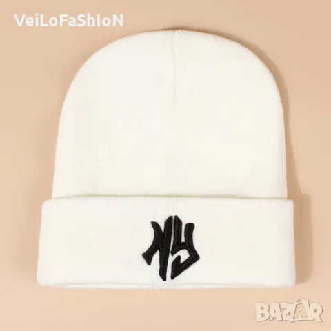 Нова зимна шапка с логото NEW YORK в бял или черен цвят , снимка 8 - Шапки - 47838490