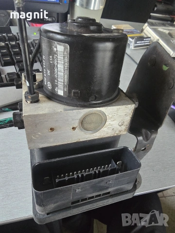 6Q0907379L 6Q0614117H ABS помпа от Vw Polo