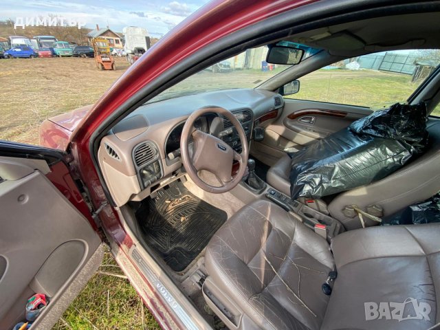 volvo v40 2.0i комби на части волво в40 2.0 бензин, снимка 6 - Автомобили и джипове - 35935179