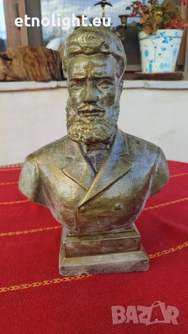 Бюстове на Христо Ботев и Васил Левски изработени от майстор от бетон , снимка 2 - Статуетки - 52747652