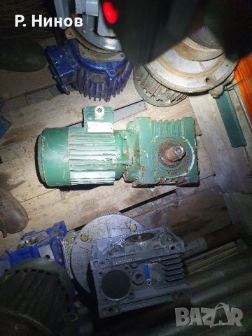 мотор редуктори 2.2 кW 70 rpm налични два еднакви броя , снимка 1