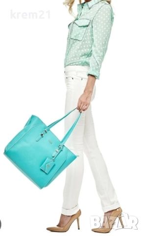 Guess дамска Уникална чанта , снимка 3 - Чанти - 52391745