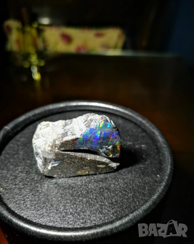 Хондураски опал - рядък с ефект игра на цветове. Полиран директно върху скалата. , снимка 3 - Други ценни предмети - 53519428