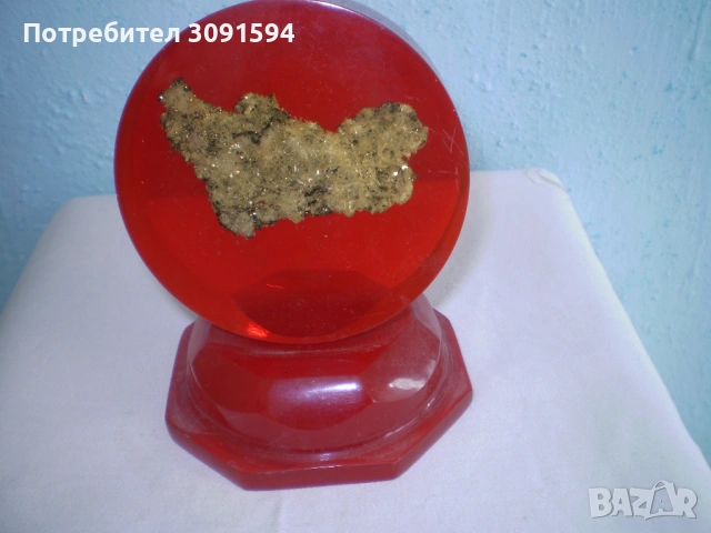 Стара рядка уникална руда в червен луцит с вградена руда , снимка 6 - Антикварни и старинни предмети - 53736552