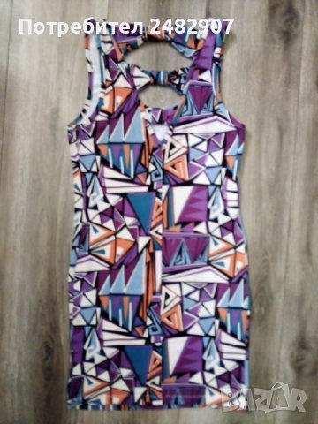 Дамска рокля с ефектен гръб