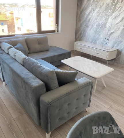 Ъглов диван и маса