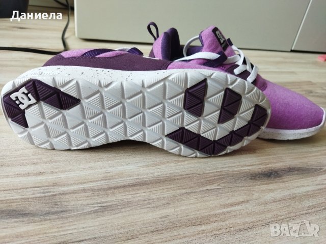 Дамски маратонки DC, снимка 5 - Маратонки - 41945738