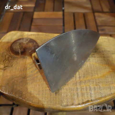 Малка ютия метална с бакелитена дръжка, снимка 4 - Колекции - 36187905