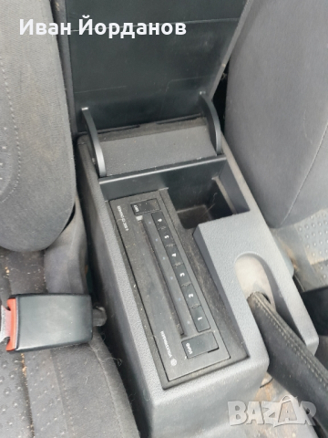 Volkswagen Touran 1.6 FSI на части, снимка 10 - Автомобили и джипове - 44824720