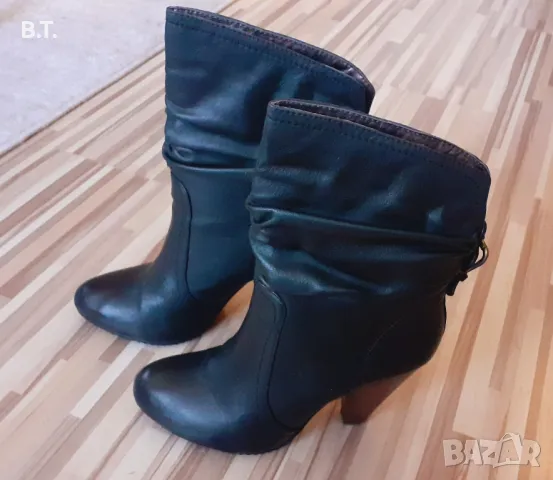 Продавам - Дамски черни боти с ток - 35 номер