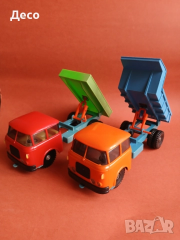 Стари пластмасови играчки камиони Шкода.