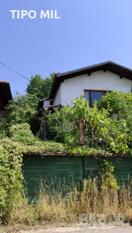 Продавам  масивна къща в село Кладница, в центъра на селото, 200 кв.м РЗП + два гаража., снимка 2 - Къщи - 56121611
