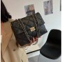 Ватирана елегантна дамска чанта за през рамо 27х20см, снимка 1 - Чанти - 44398706