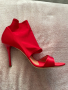 Елегантна червена обувка от стегната материя ( ликра) петата на обувките е подсилена. Тест и преглед