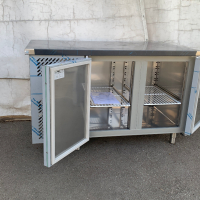 Хладилна маса с две врати НОВА италианска, снимка 7 - Обзавеждане за заведение - 44632521