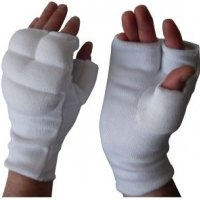Карате ръкавици нови  материал: памук, еластан. Ластични и много удобни, предпазват при силни удари., снимка 1 - Други спортове - 35774762