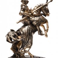 Декоративна фигура Рицар върху изправен кон, снимка 1 - Статуетки - 38669815
