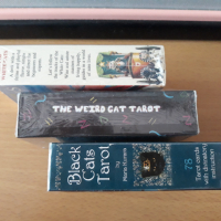 Таро карти с котки: White Cats Tarot & Black Cats Tarot & Weird Cat Tarot, снимка 2 - Карти за игра - 34171461