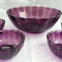 Стъклени купи цветно  лилаво стъкло, снимка 2 - Антикварни и старинни предмети - 17710124