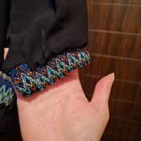 Черна блузка с къдрички и ластик долу и бродерии по ръкавите и в кръста, снимка 4 - Блузи с дълъг ръкав и пуловери - 40069617