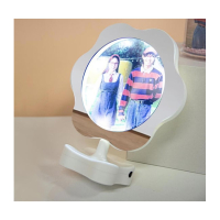 Image Рамка за снимки и огледало 2в1 ,С форма - цвете ,Лед светлина , 20х 18 см. , снимка 3 - Други стоки за дома - 44656680