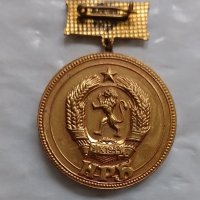 Златен медал За отличен успех и примерно поведение , снимка 2 - Колекции - 40096949