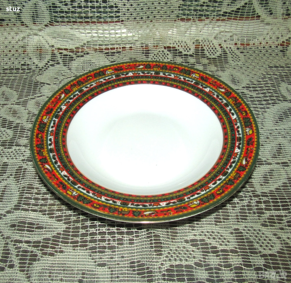 Дълбока порцеланова чиния с коледни мотиви, снимка 1