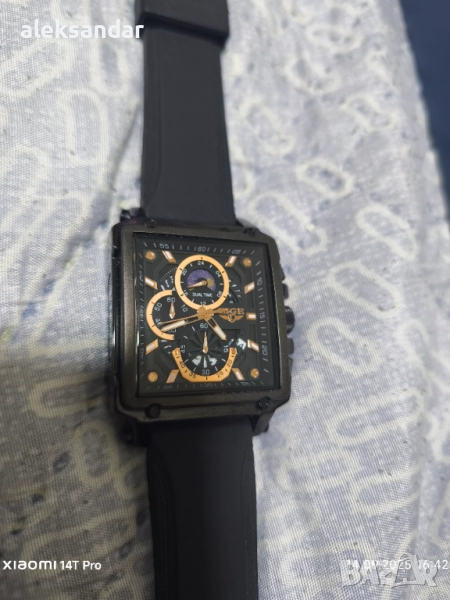 Часовник много качествено изпълнение всички стрелки функционират , снимка 1