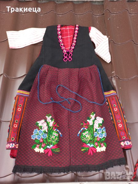 Стара женска тракийска носия, снимка 1