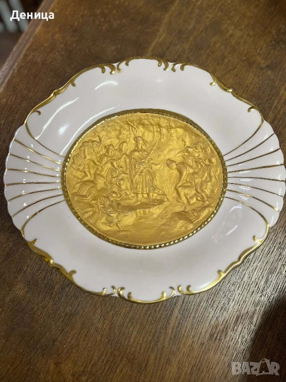 Рядка розова бонбониера Сцената, изобразена на позлатената релефна чиния представлява “Крал Карел IV, снимка 1