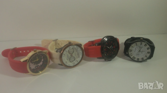 Лот 4 големи часовника с гумени каишки