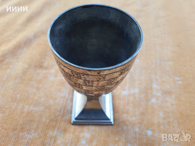 Посребрена чаша бокал