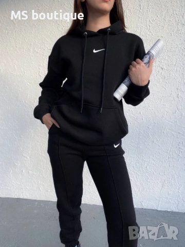 Дамски спортен комплект Nike, снимка 2 - Спортни екипи - 53411929