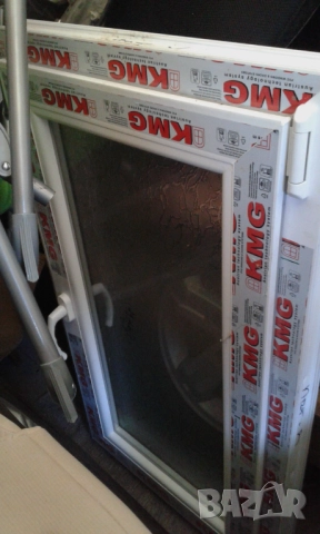 Пвц прозорец за баня двоен стъклопакет нов