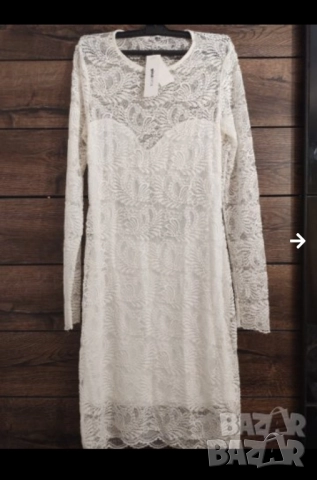 Бяла рокля с дантела 