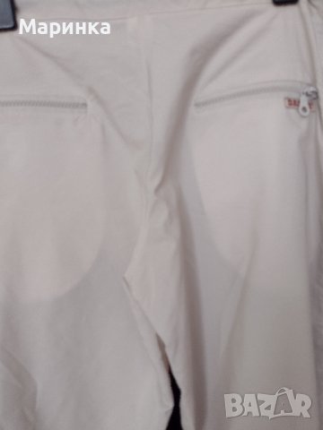 Много лек летен спортен и елегантен панталон цвят Екрю.
