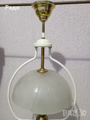 Красив бял полилей с два стъклени абажура, снимка 3 - Полилеи - 49676226