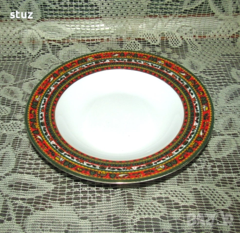 Дълбока порцеланова чиния с коледни мотиви