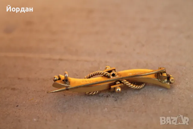 Златна брошка 9 карата, снимка 5 - Колиета, медальони, синджири - 48157661