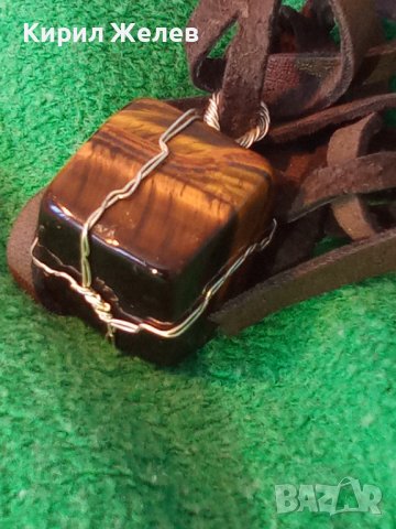 КРАСИВ ВИНТИДЖ АРТ МЕДАЛЬОН НАТУРАЛЕН КУБИСТИЧНО ШЛИФОВАН КАМЪК ТИГРОВО ОКО с ШНУРЧЕ от ВЕЛУР 21454