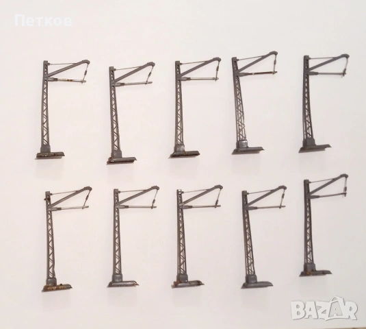 Стълб за въздушно захранване на влакче мащаб H0.