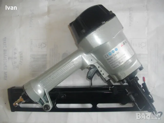 ПНЕВМАТИЧЕН ИНДУСТРИАЛЕН ТАКЕР ЗА ПИРОНИ РАЗМЕР 32-64мм 34 ГРАДУСА КАТО НОВ ГОЛЯМ С БЪРЗА СИСТЕМА, снимка 2 - Други инструменти - 48707902