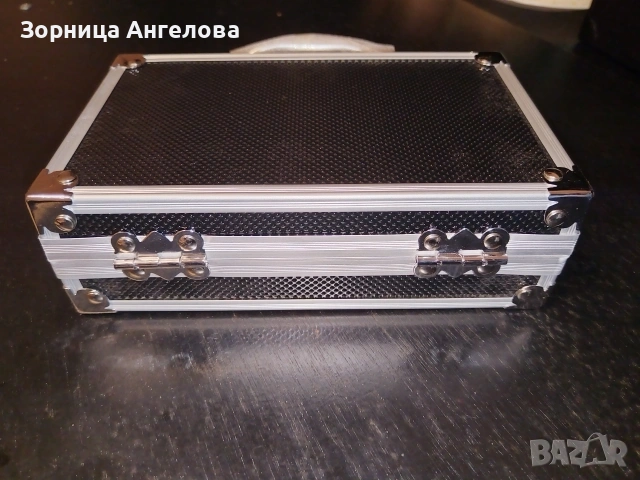 Чисто ново мини алуминиево куфарче за съхранение и пренасяне на бижута. Размер 18/11/6 см
, снимка 4 - Куфари - 53568914