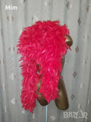 Богат червен шал от естествени пера / Боа/ 2.20 м, снимка 5 - Шалове - 49174013