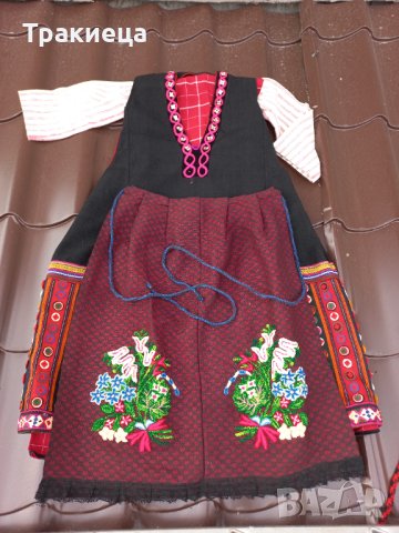 Стара женска тракийска носия