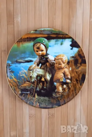 5 детски декоративни чинии - MJ Hummel, Германия, снимка 3 - Декорация за дома - 49728453